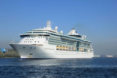 Velsen, Hollanda - Nisan, 20 2018: Ms Brilliance of the Seas