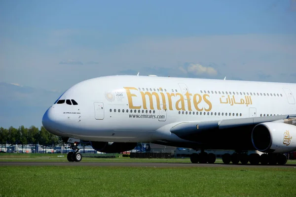 Amsterdã Países Baixos - 3 de maio de 2018: A6-EDI Emirates Airbus A380-800 — Fotografia de Stock