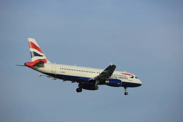 Amsterdam, Holandia - 7 lipca 2017 r.: G-Midy British Airways Airbus A320 — Zdjęcie stockowe