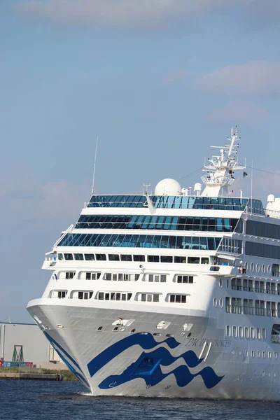 Velsen, Nederländerna - 17 juli 2018: Pacific Princess drivs av Princess Cruises och P & O Cruises Australien. — Stockfoto