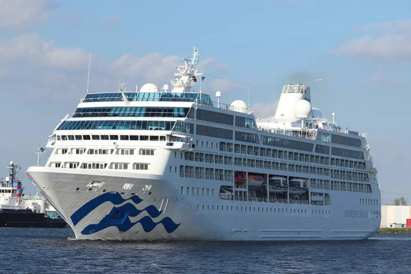 Velsen, Holandia - 17 lipca 2018: Księżniczka Pacyfiku obsługiwana przez Princess Cruises i P & O Cruises Australia. — Zdjęcie stockowe