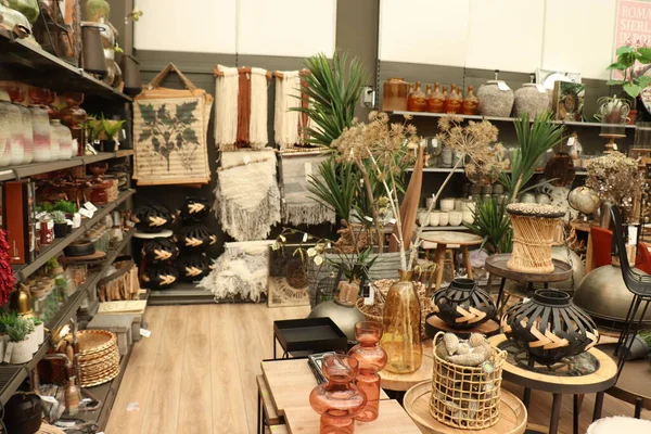 Cruquius, the Netherlands - october 26th 2018: retail display in interior shop — Stock Photo, Image