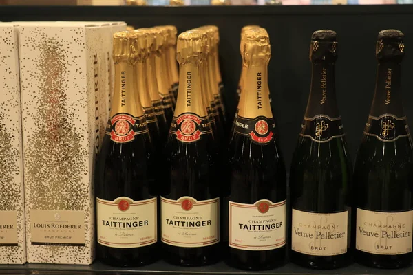 Beverwijk, the Netherlands, december 15th 2018: Champagne in a liquor store — Stock Photo, Image