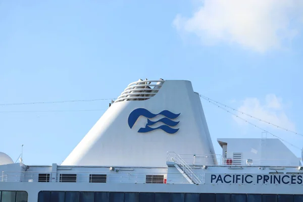 Velsen, Países Bajos - 17 de julio de 2018: Pacific Princess operado por Princess Cruises y P & O Cruises Australia . — Foto de Stock