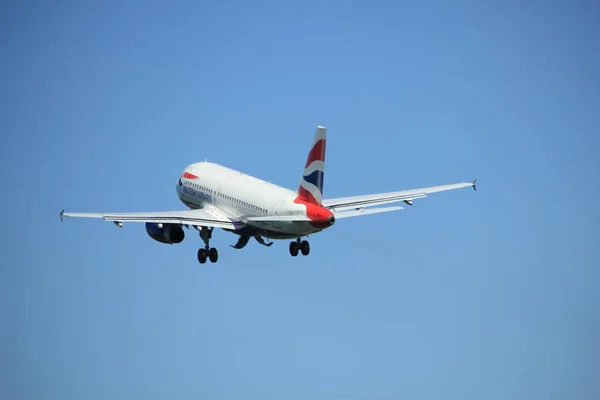 Ámsterdam Países Bajos - 4 de mayo de 2018: G-DBCJ British Airways Airbus A319-100 — Foto de Stock