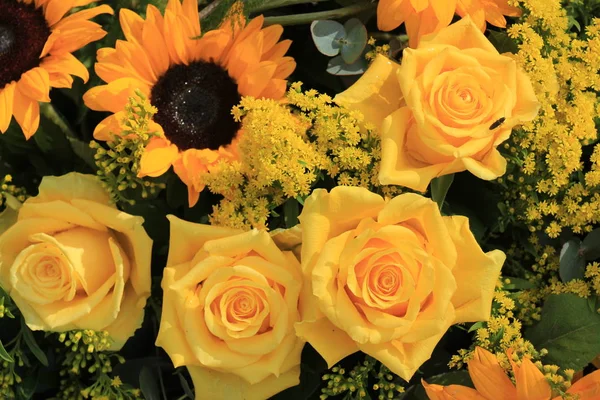 Yellow wedding flowers — Stock Photo, Image