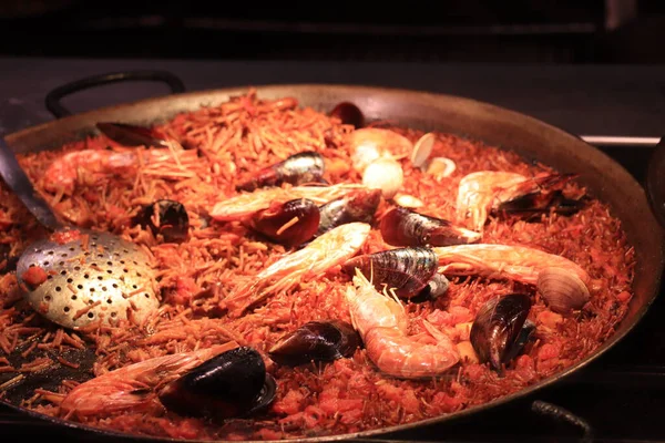 Paella Fresca Cozinha Espanhola Com Frutos Mar Carne — Fotografia de Stock