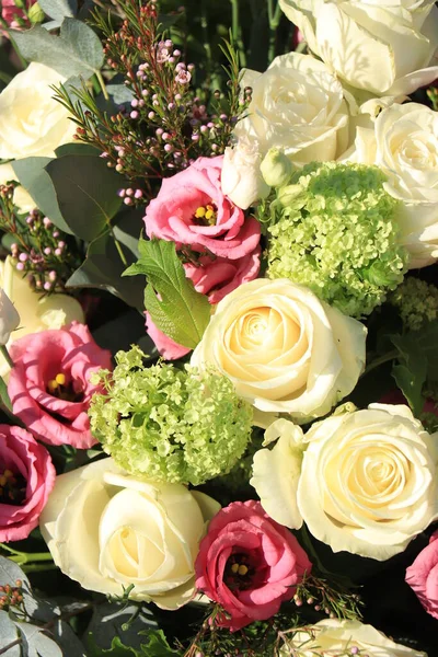 Bruiloft Bloemen Witte Rozen Roze Eustoma — Stockfoto