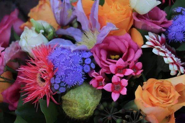 Gemengd Bloemstuk Diverse Bloemen Verschillende Kleuren Voor Een Bruiloft — Stockfoto