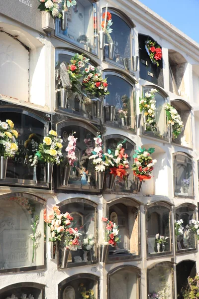 Cornella Llobregat Spain October 1St 2019 Municipal Cemetery Artificial Flowers — Stock Photo, Image