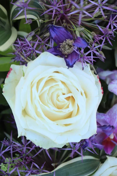 Bouquet Sposa Fiori Vari Bianco Diverse Sfumature Rosa — Foto Stock