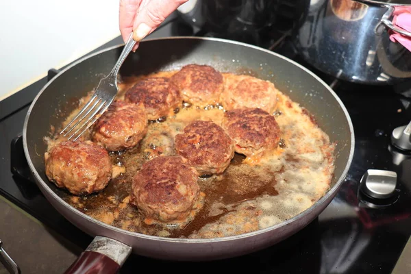 Färska Gammaldags Köttbullar Stekta Kastrull — Stockfoto