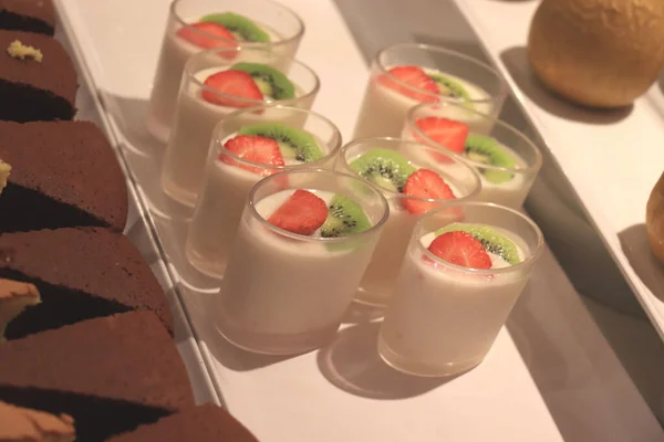 Yogurt Served Small Glasses Cruise Ship Breakfast Buffet — Stock Photo, Image