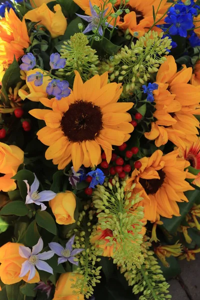 Tournesols Dans Arrangement Mariage Jaune Bleu — Photo