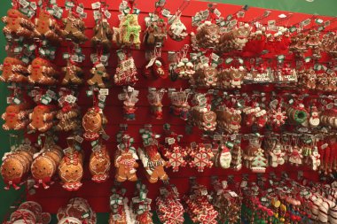 Aalsmeer, Hollanda - 7th Kasım 2018: Gingerbread Noel süslemeleri bir dekorasyon mağazası