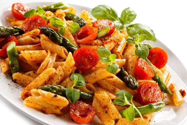 Pasta with meat, tomato sauce and vegetables — Stock Photo, Image