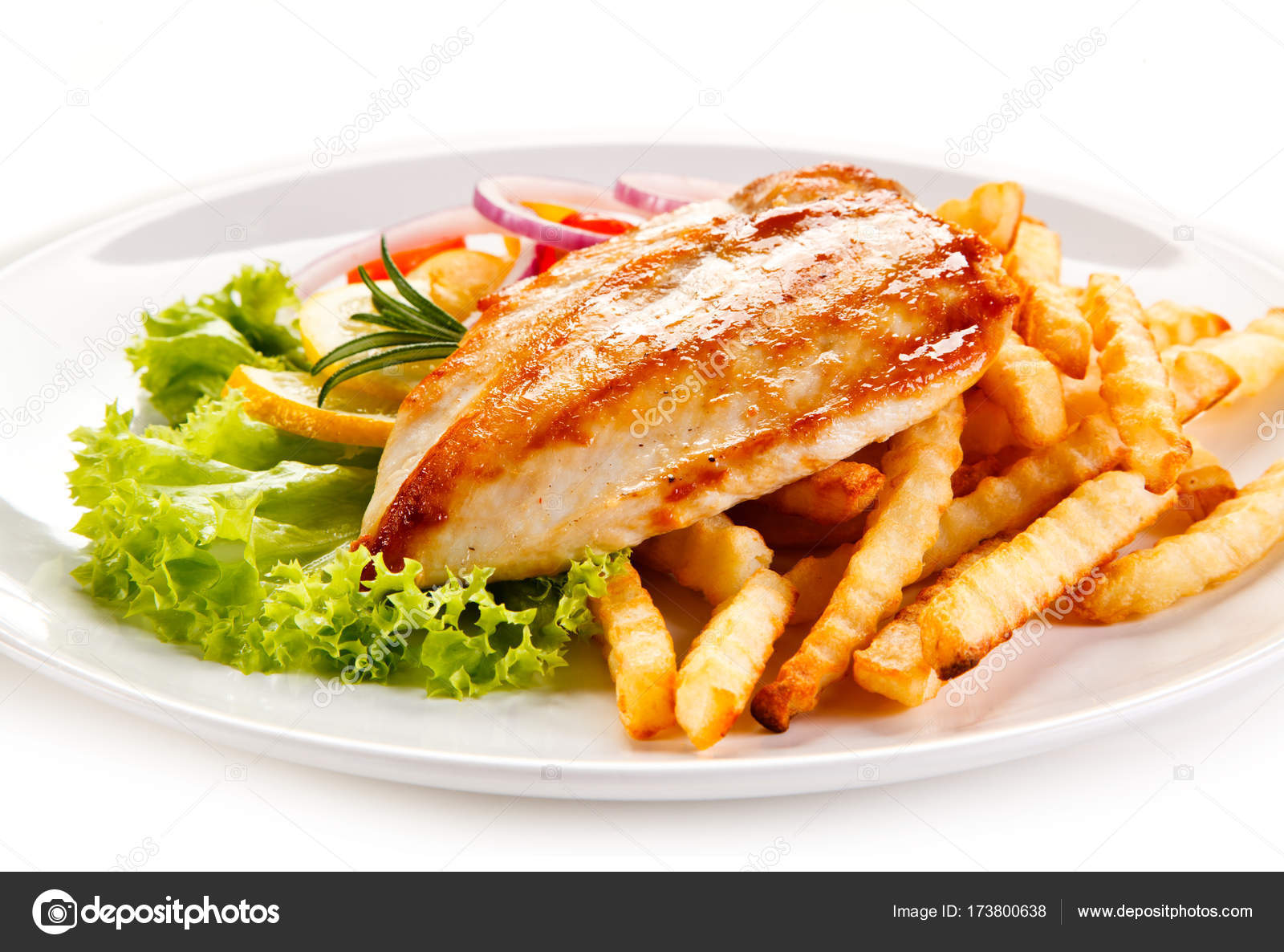 Grilled chicken fillet, chips and vegetable salad — Stock Photo