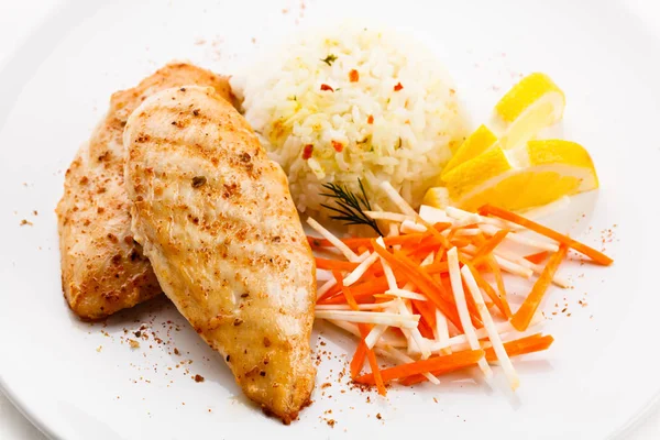 Grilled chicken breast, rice and vegetables — Stock Photo, Image