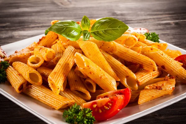 Pesto soslu makarna ve sebze — Stok fotoğraf