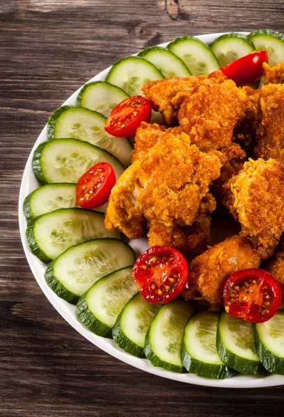 Sült csirke rögök és zöldségek — Stock Fotó
