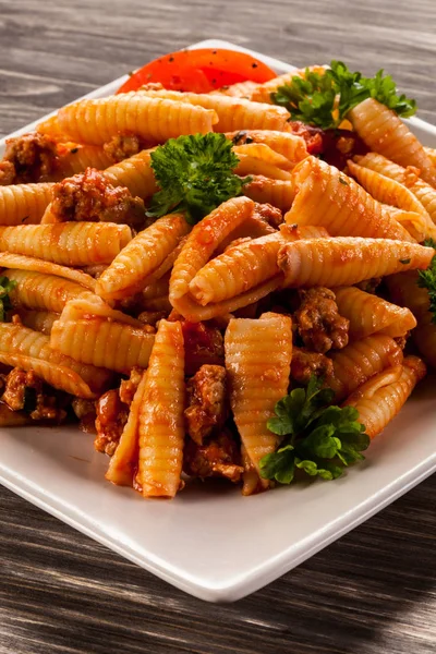 Penne with meat, tomato sauce and vegetables — Stock Photo, Image