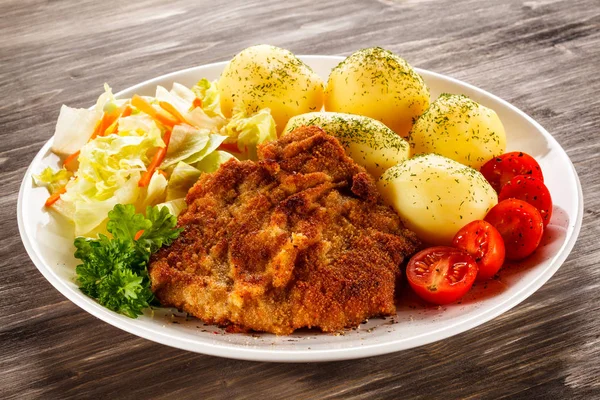 Fried Chicken Fillets Boiled Potatoes Vegetable Salad — Stock Photo, Image