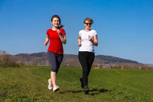 Mother Daughter Running — Stock Photo, Image