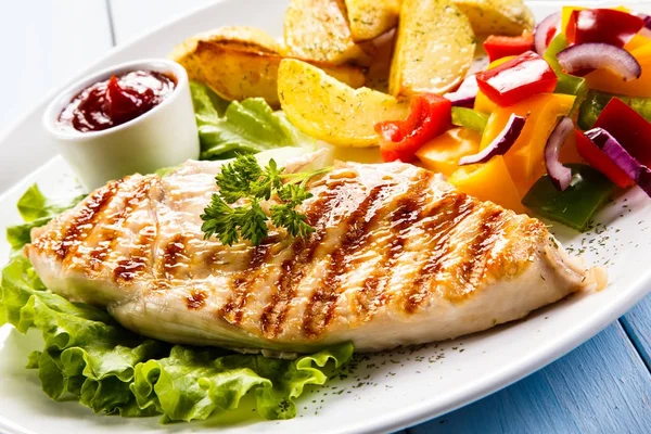 Grilled Chicken Fillet Vegetables — Stock Photo, Image