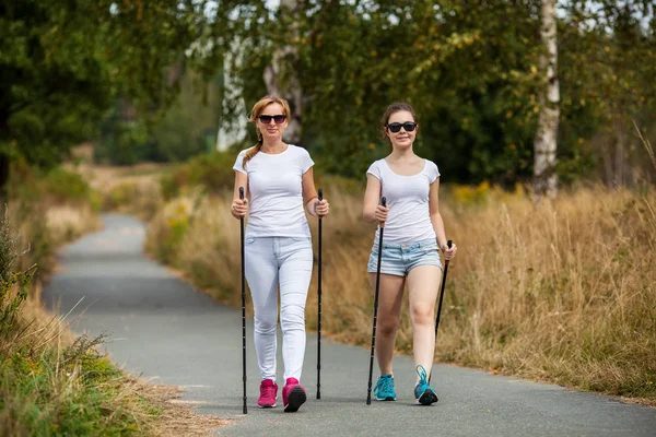 Nordic Walking Aktive Trainieren — Stockfoto