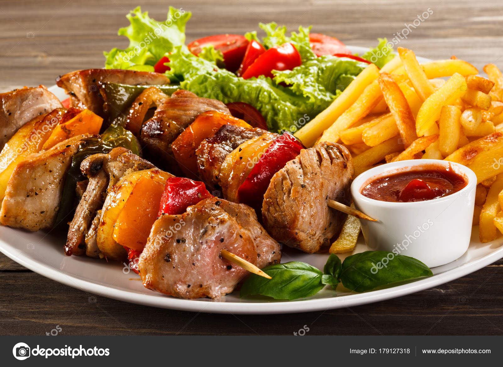 Шашлык на шпажках в духовке. Вкусные блюда. Шашлык свиной с картошкой. Свинина с салом в духовке. Куриный шашлычок с картофельными дольками.