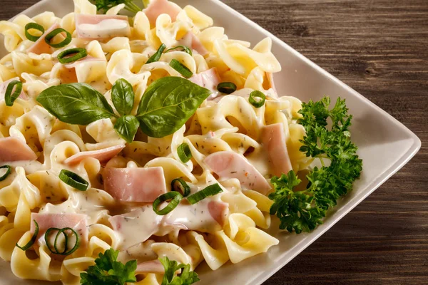 Paste Carbonara Fundal Din Lemn — Fotografie, imagine de stoc