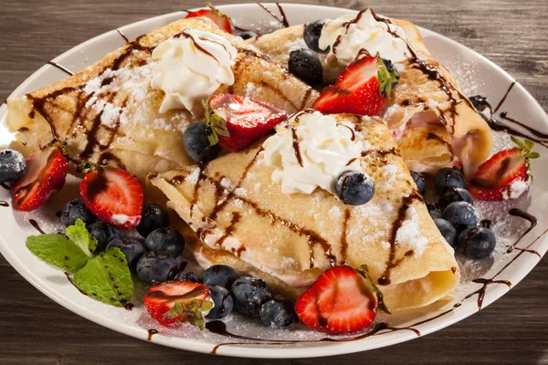 Panqueques Con Crema Fresas —  Fotos de Stock