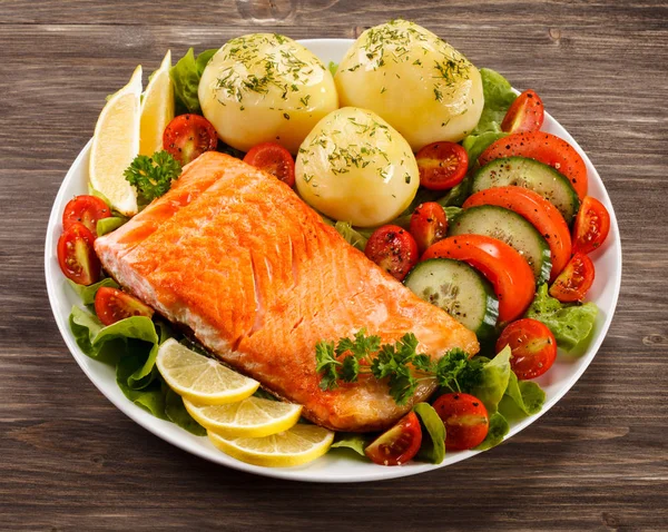 Grilled Salmon Potatoes — Stock Photo, Image