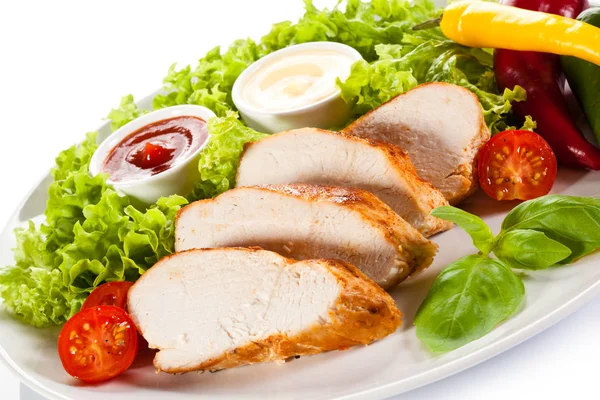 Green Salad Grilled Chicken Fillet — Stock Photo, Image