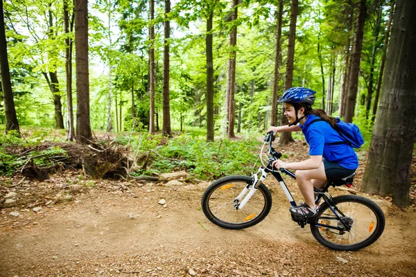 Hälsosam Livsstil Tonårsflicka Cykling — Stockfoto