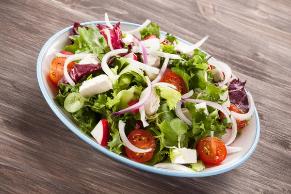 Griekse Salade Houten Ondergrond — Stockfoto