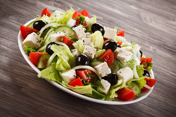 Griechischer Salat Auf Holzgrund — Stockfoto