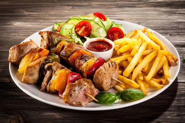 Kebab Grilované Maso Hranolkami Zeleninou — Stock fotografie