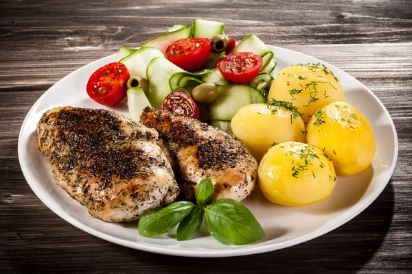 Filetes Frango Grelhados Legumes — Fotografia de Stock