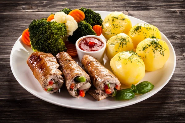 Opakowany Kotlet Schabowy Gotowane Warzywa Ziemniaki — Zdjęcie stockowe