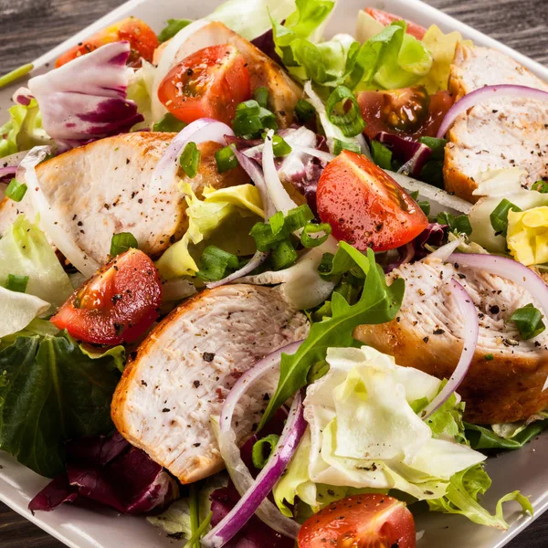 Caesarsallad Träbord — Stockfoto