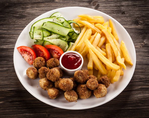Roasted Meatballs French Fries Vegetable Salad — Stock Photo, Image