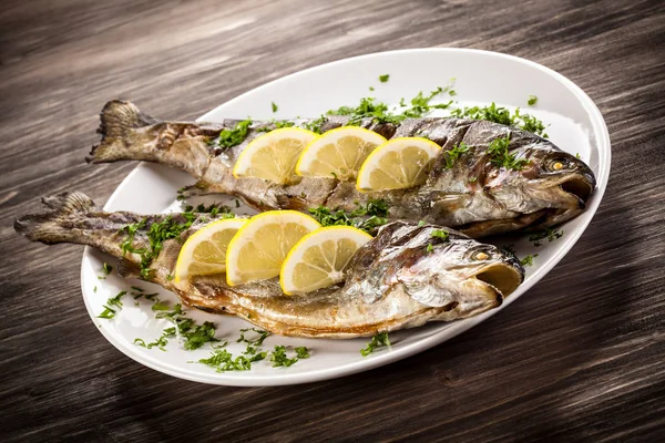 Piatto Pesce Filetto Pesce Fritto Con Verdure — Foto Stock