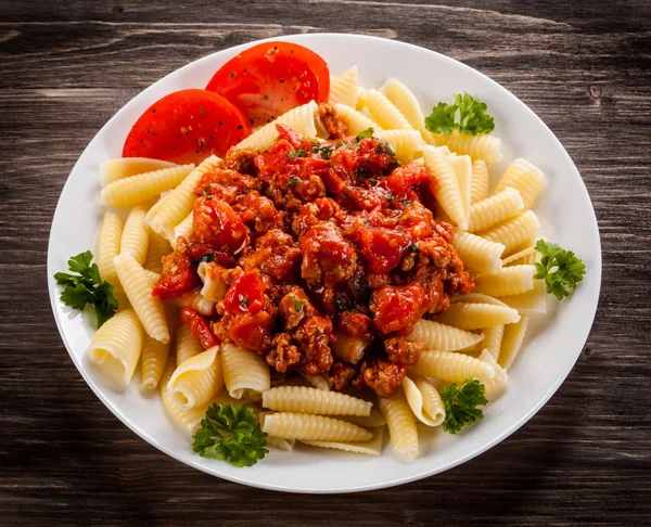 Penne Med Kött Tomatsås Och Grönsaker — Stockfoto