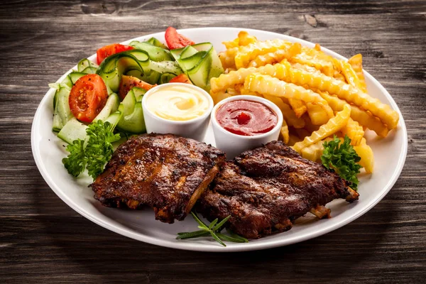 Tasty Grilled Ribs French Fries Vegetables — Stock Photo, Image