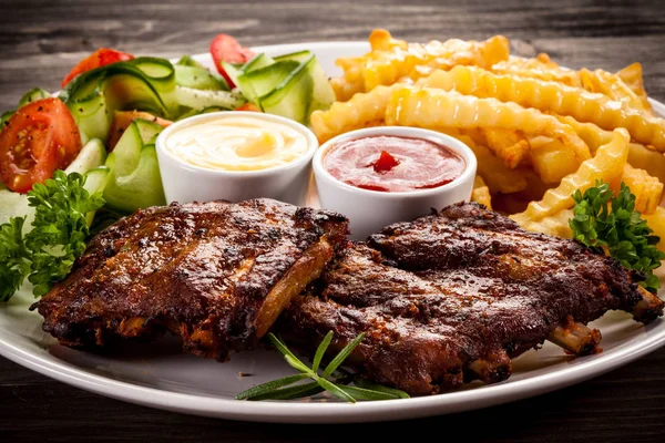 Tasty Grilled Ribs French Fries Vegetables — Stock Photo, Image