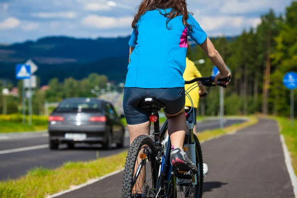 Gesunder Lebensstil Mädchen Und Jungen Teenageralter Beim Radfahren — Stockfoto