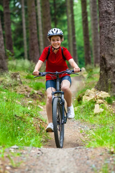 Hälsosam Livsstil Tonårsflicka Cykling — Stockfoto