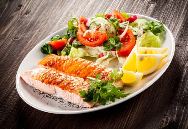 Grilled Salmon Vegetables — Stock Photo, Image