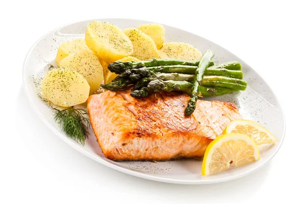 Gegrillter Lachs Gekochte Kartoffeln Und Spargel — Stockfoto